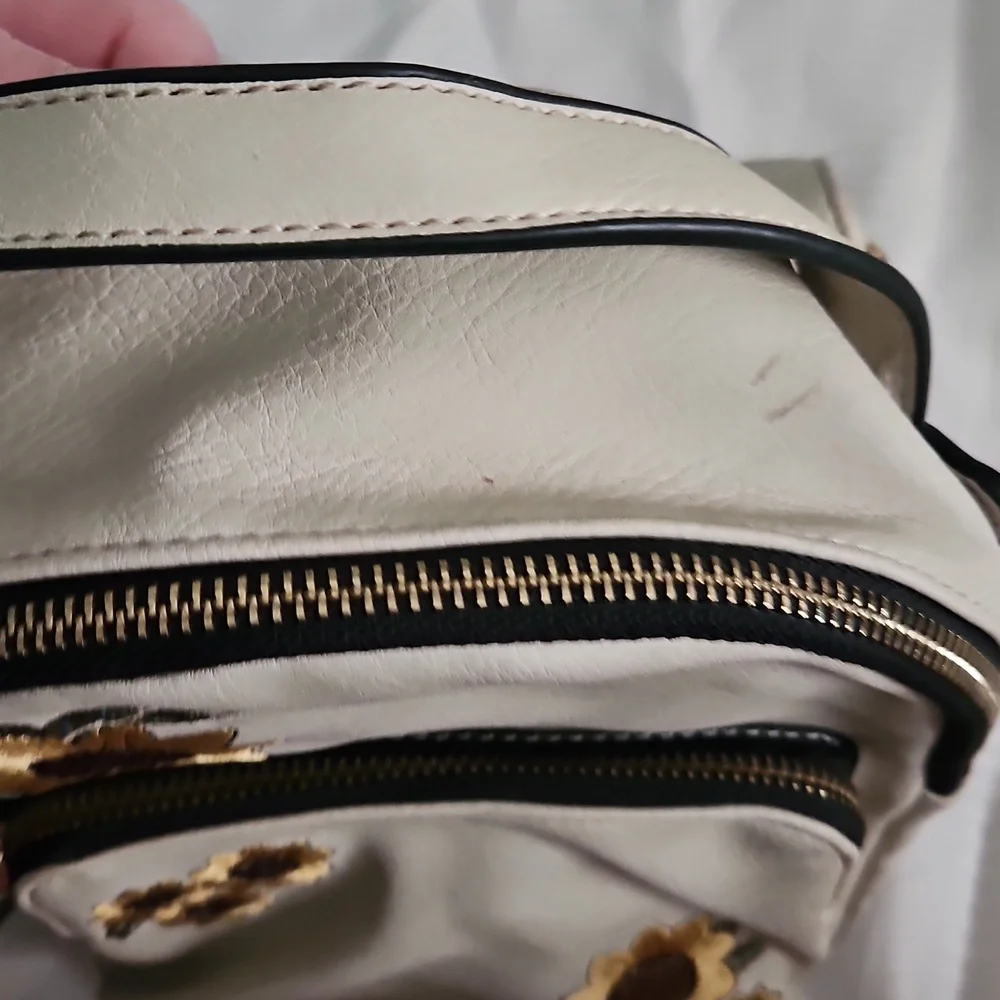 Floral Embroidered Cream Backpack - Picture 4 of 5